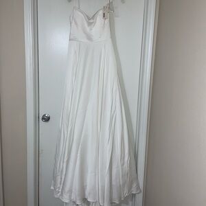 Elegant White Strapless Gown